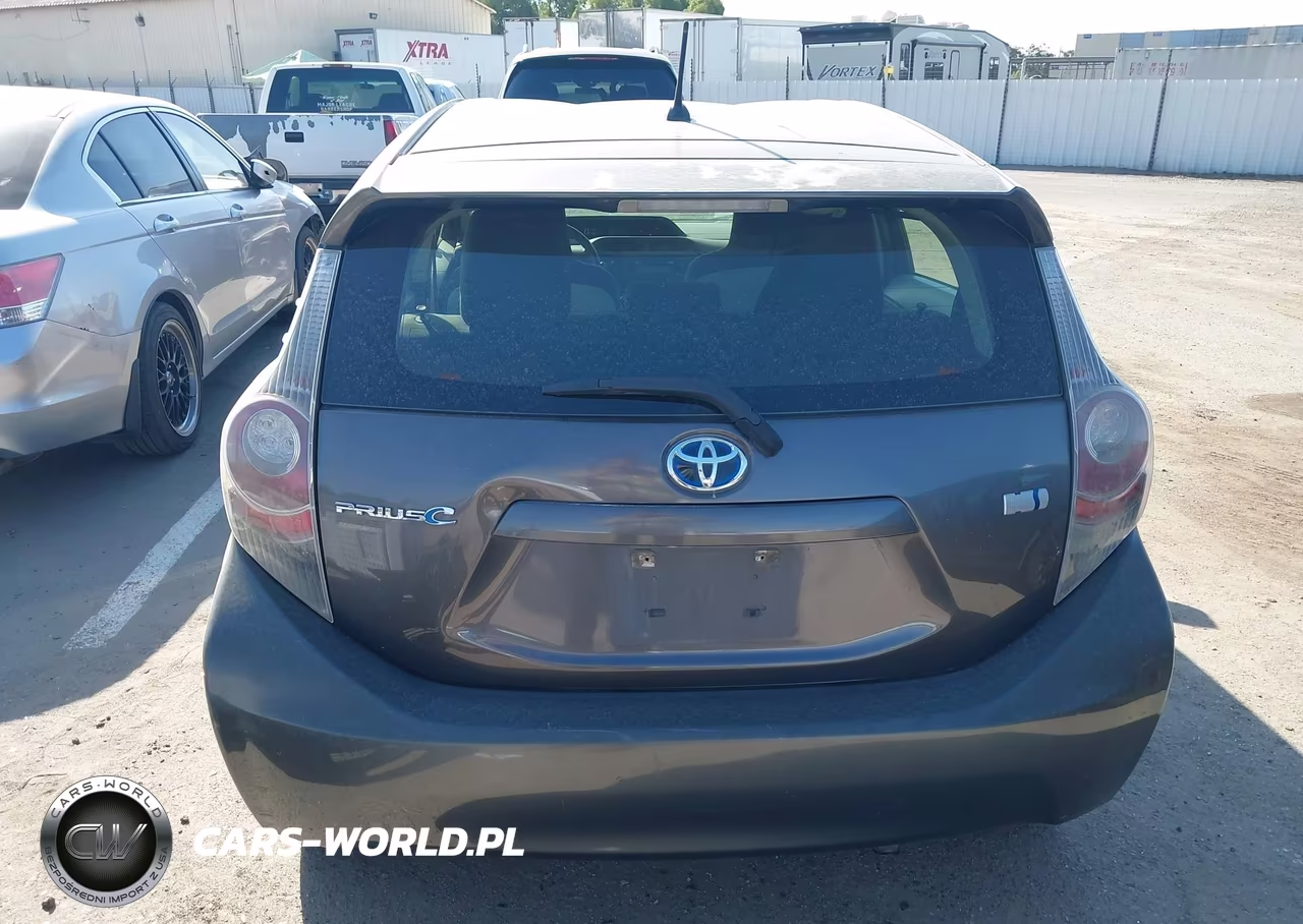 2014 Toyota Prius C One VIN:JTDKDTB30E1071562 - 17
