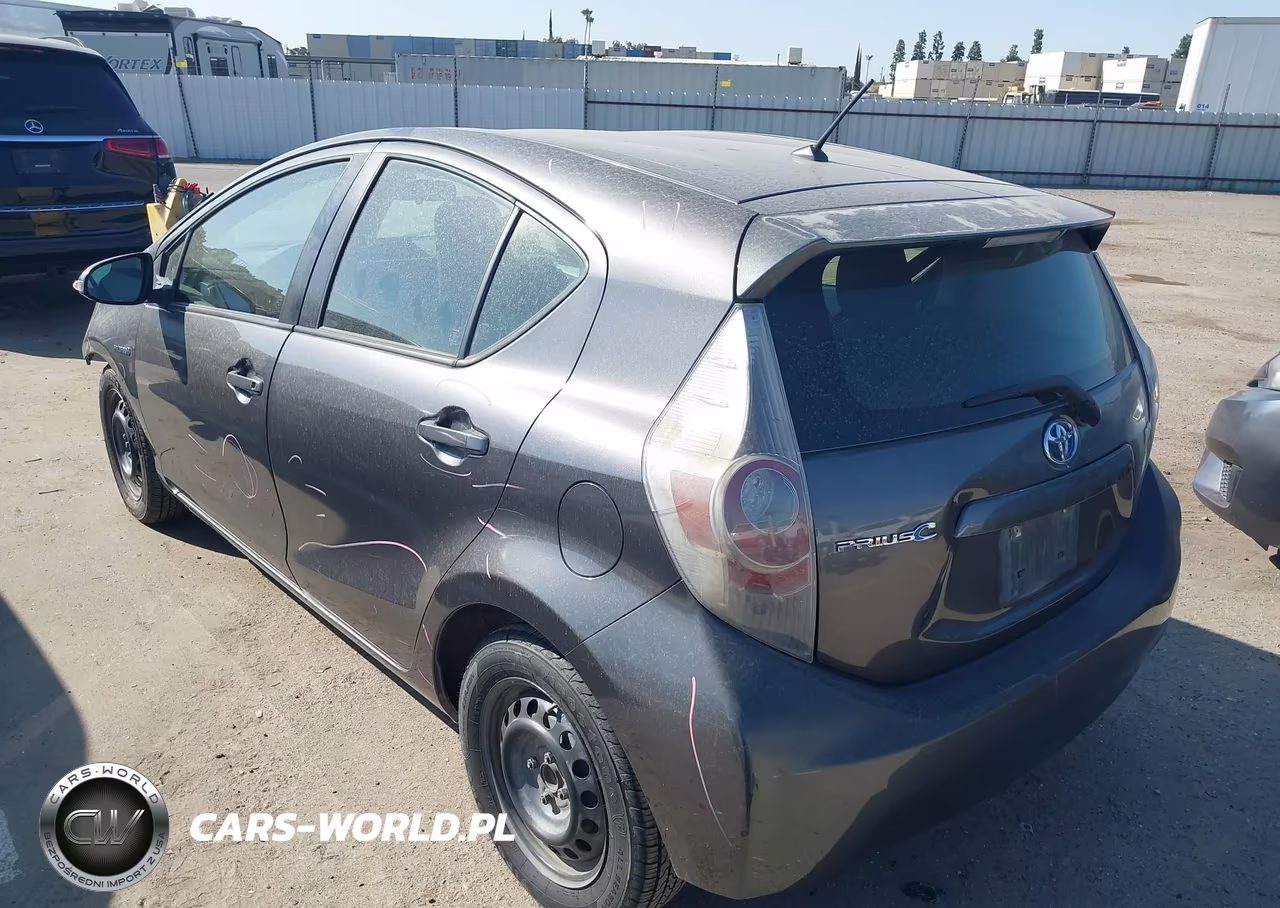 2014 Toyota Prius C One VIN:JTDKDTB30E1071562 - 3