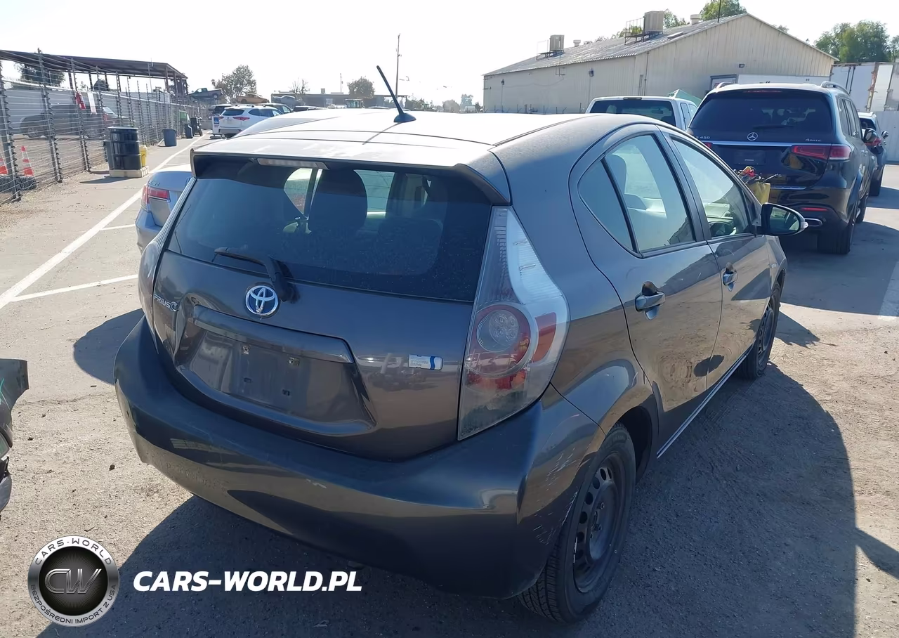 2014 Toyota Prius C One VIN:JTDKDTB30E1071562 - 4