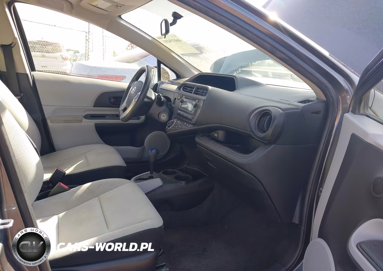 2014 Toyota Prius C One VIN:JTDKDTB30E1071562 - 5
