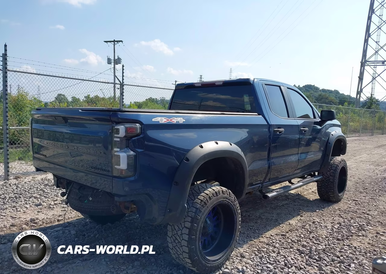 2020 Chevrolet Silverado 1500 4Wd Standard Bed Custom VIN:1GCRYBEFXLZ306583 - 4