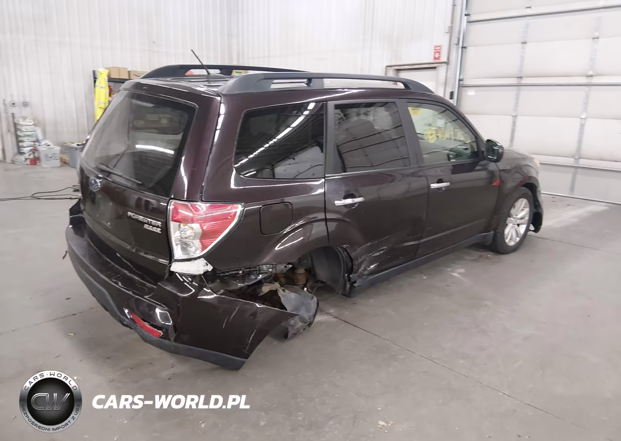 2013 Subaru Forester 2.5X Premium VIN:JF2SHADC8DH437197 - 4
