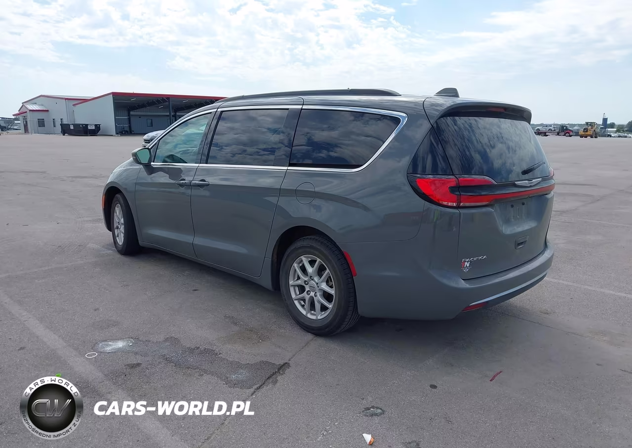 2022 Chrysler Pacifica Touring L VIN:2C4RC1BG2NR188189 - 3