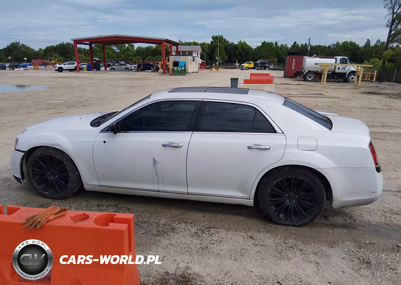 2014 Chrysler 300C VIN:2C3CCAET7EH159957 - 14