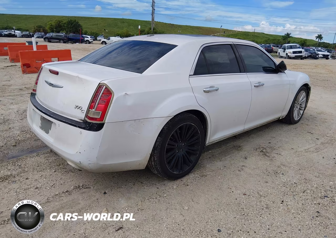 2014 Chrysler 300C VIN:2C3CCAET7EH159957 - 4