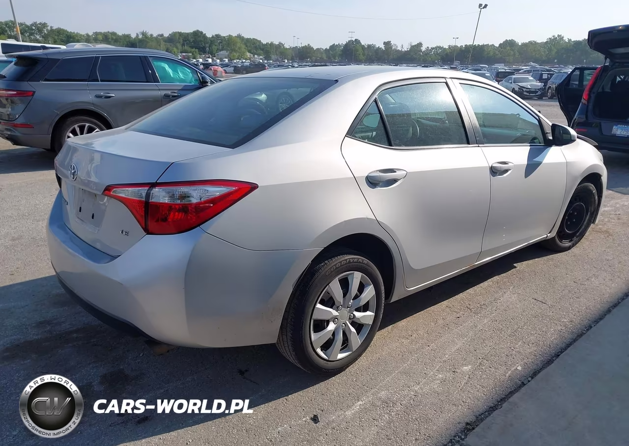 2015 Toyota Corolla Le VIN:2T1BURHE2FC229750 - 4