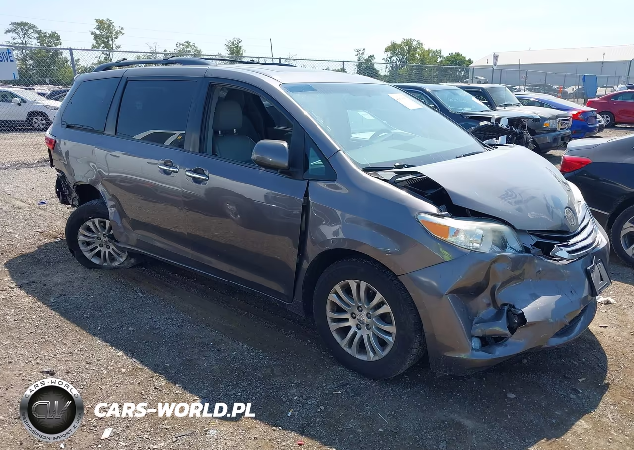 2016 Toyota Sienna Xle 8 Passenger