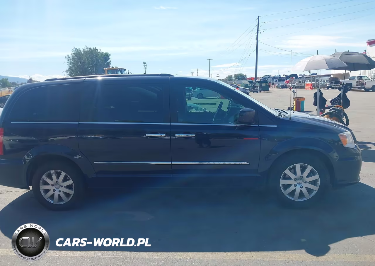 2016 Chrysler Town & Country Touring VIN:2C4RC1BG5GR188786 - 13