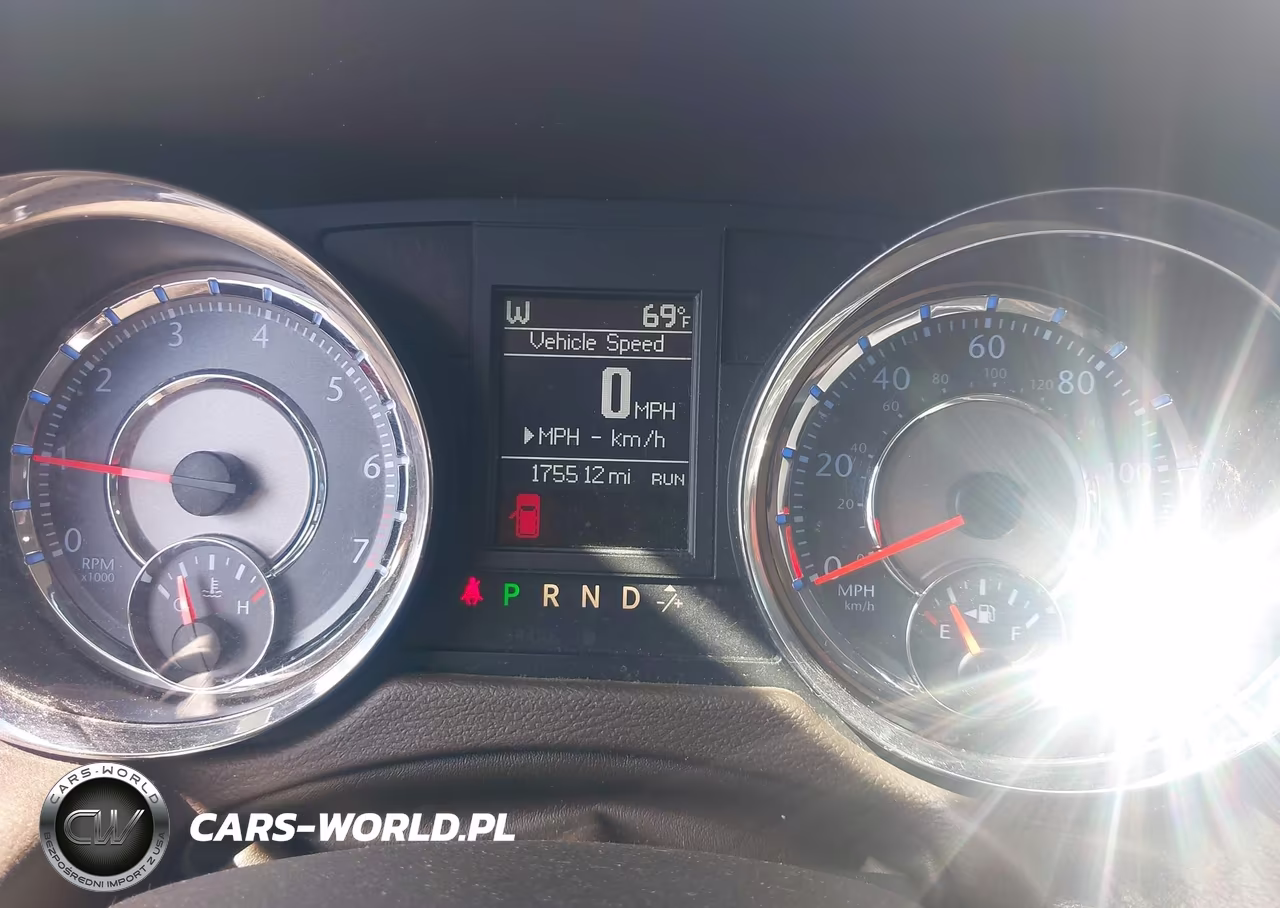 2016 Chrysler Town & Country Touring VIN:2C4RC1BG5GR188786 - 7