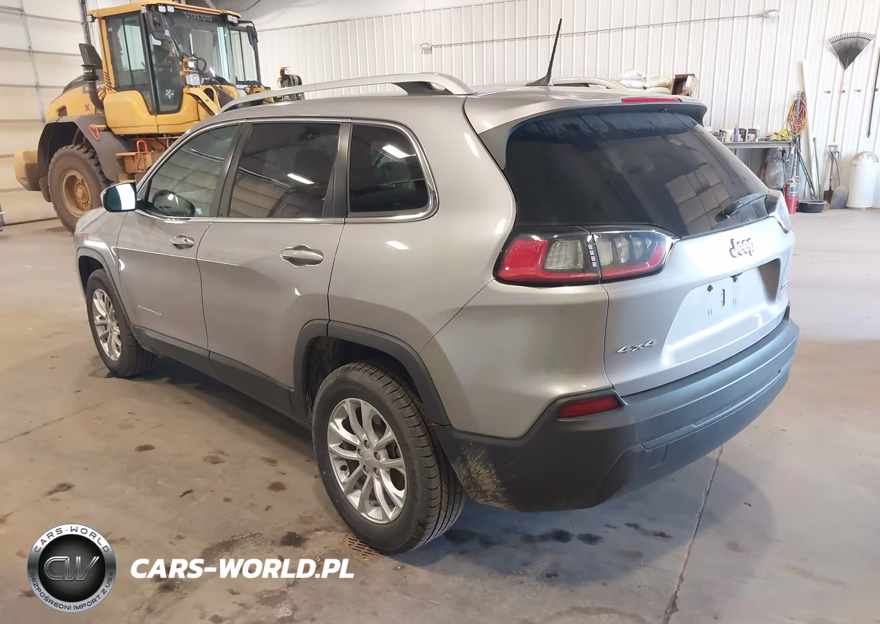 2019 Jeep Cherokee Latitude 4X4 VIN:1C4PJMCB7KD343612 - 3