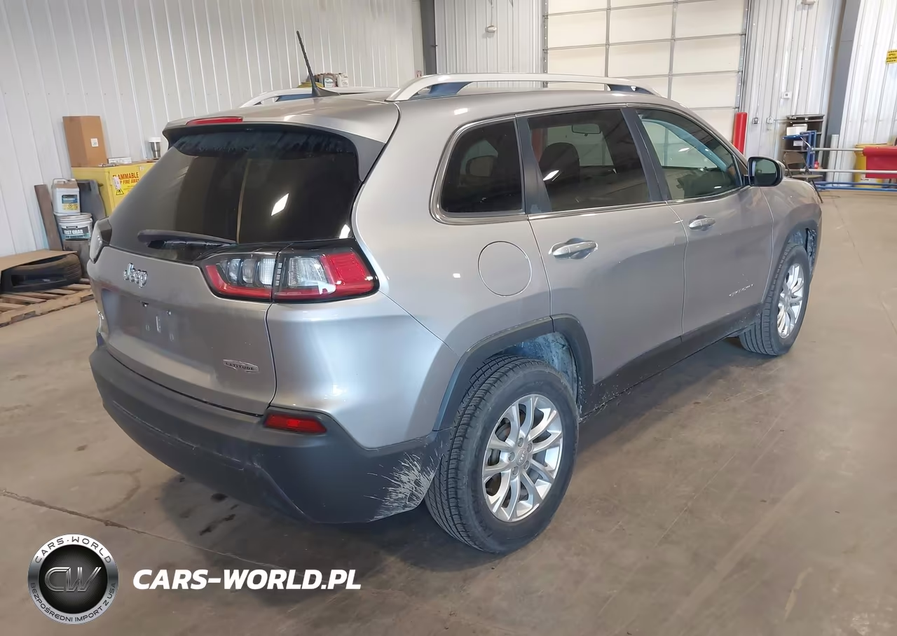 2019 Jeep Cherokee Latitude 4X4 VIN:1C4PJMCB7KD343612 - 4