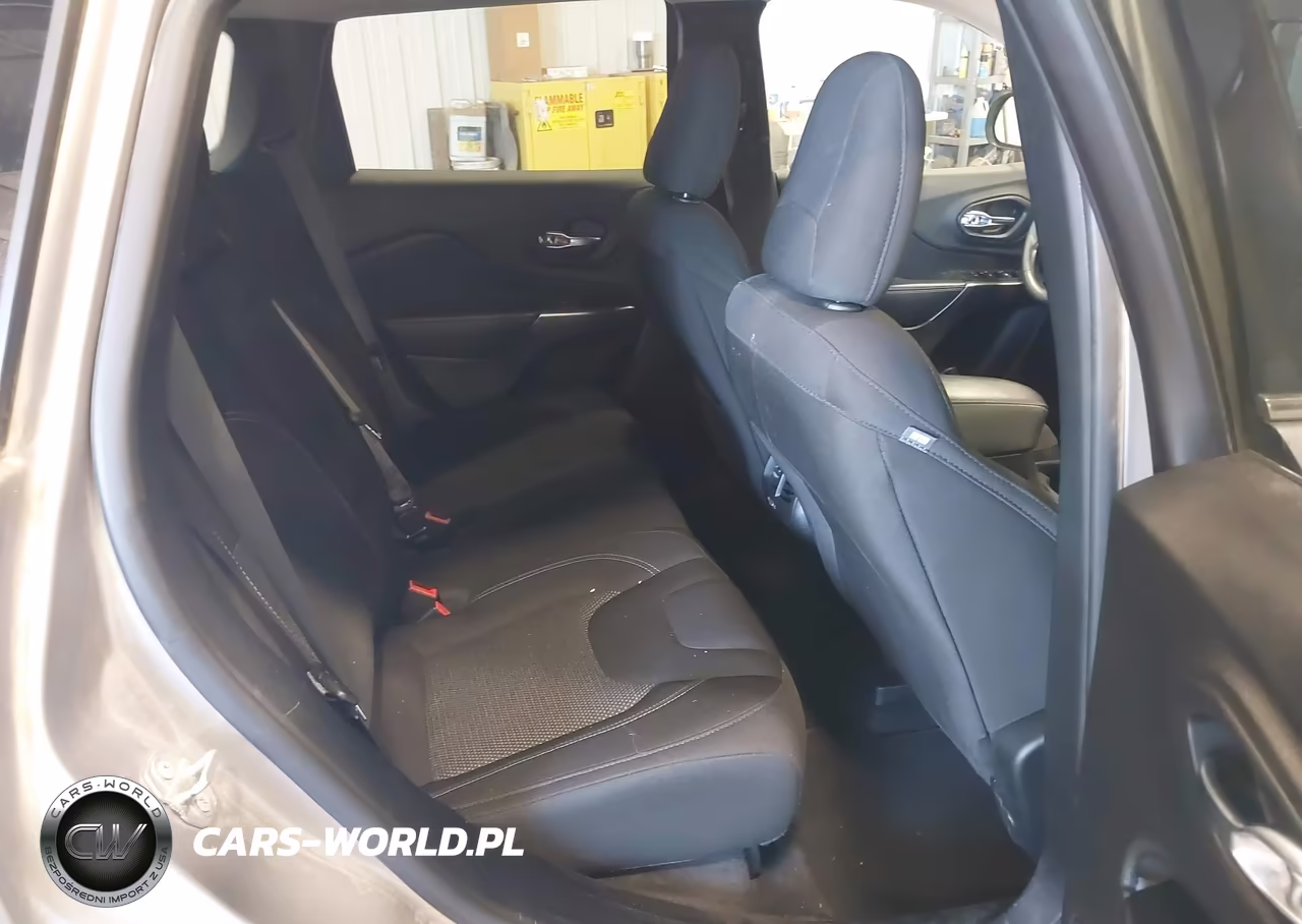 2019 Jeep Cherokee Latitude 4X4 VIN:1C4PJMCB7KD343612 - 8