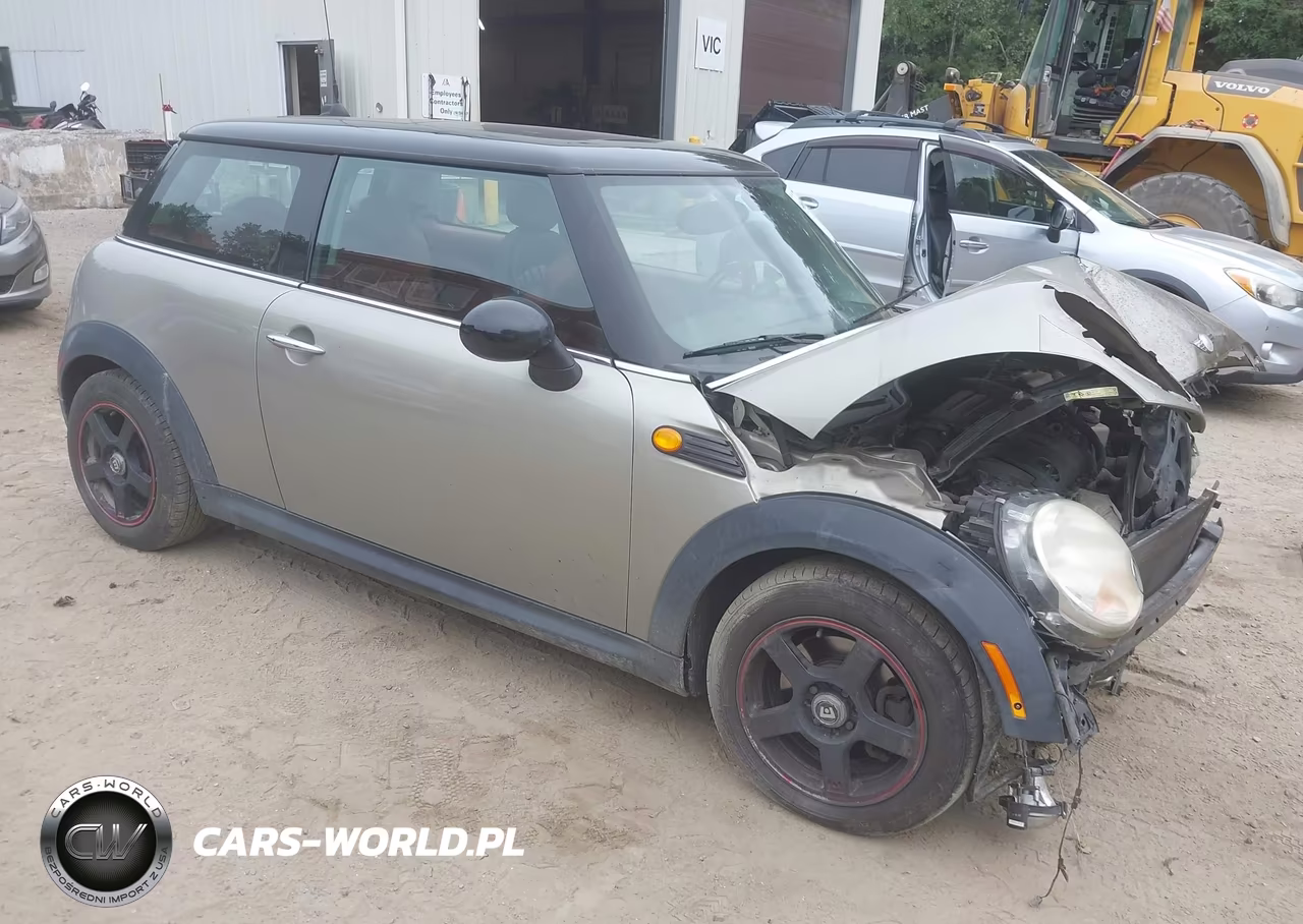 2007 Mini Cooper VIN:WMWMF33527TT52530 - 1