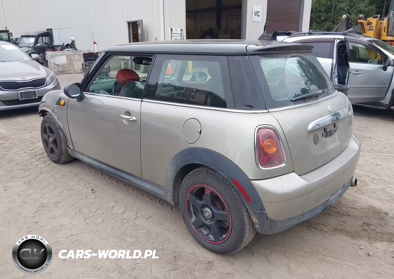 2007 Mini Cooper VIN:WMWMF33527TT52530 - 3