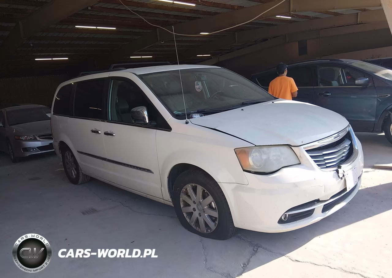 2011 Chrysler Town & Country Touring-L – zdjęcie 1 z 16