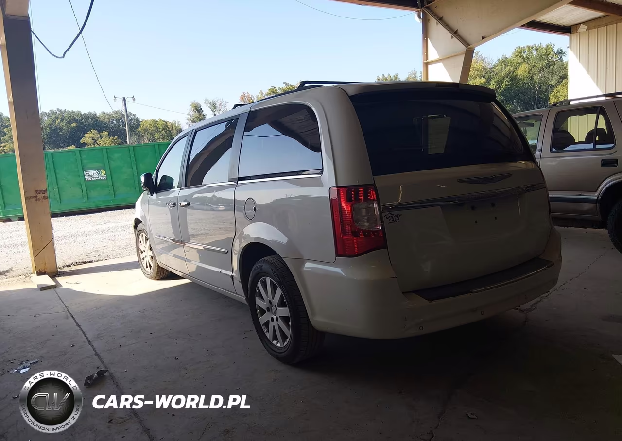 2011 Chrysler Town & Country Touring-L VIN:2A4RR8DG9BR716837 - 3