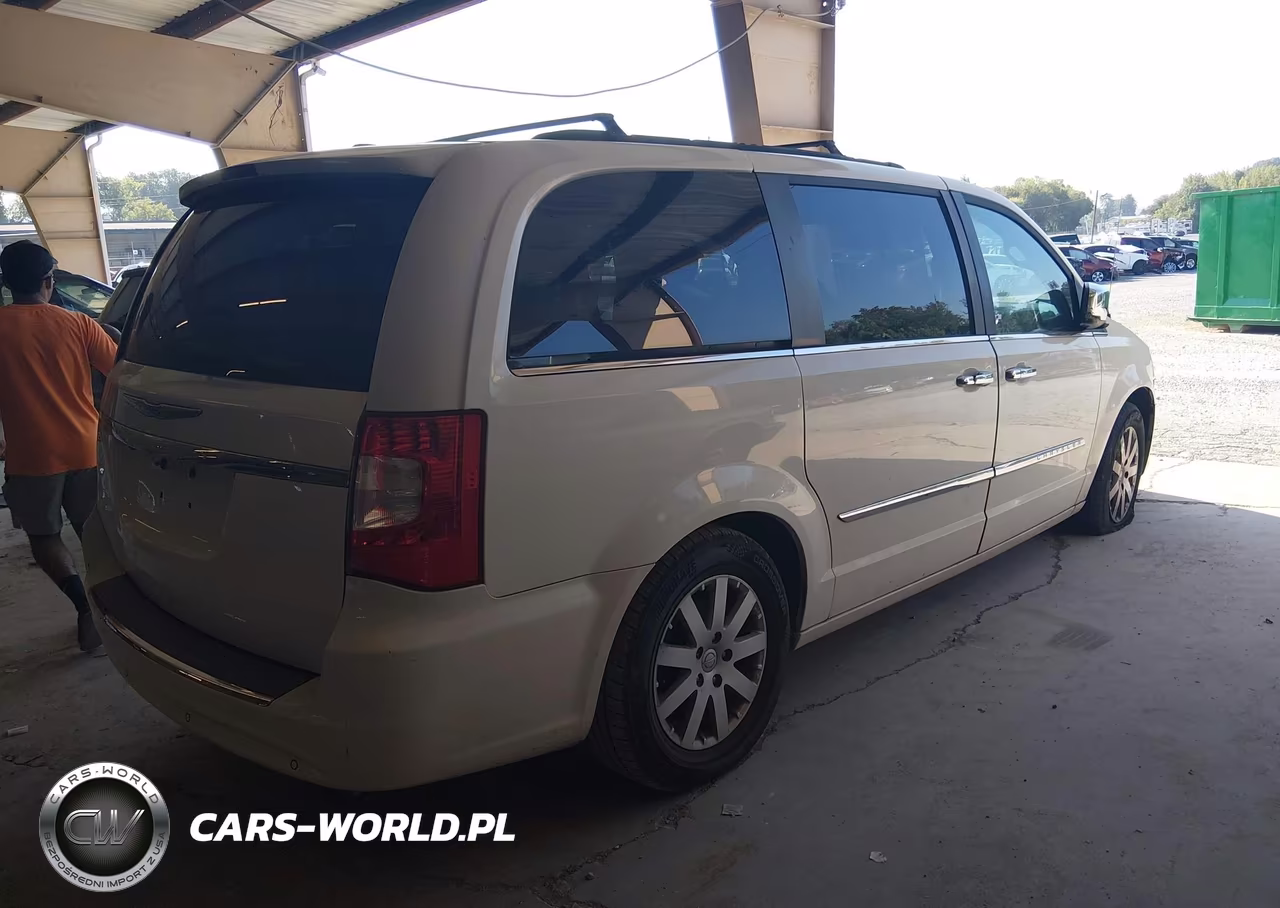 2011 Chrysler Town & Country Touring-L VIN:2A4RR8DG9BR716837 - 4