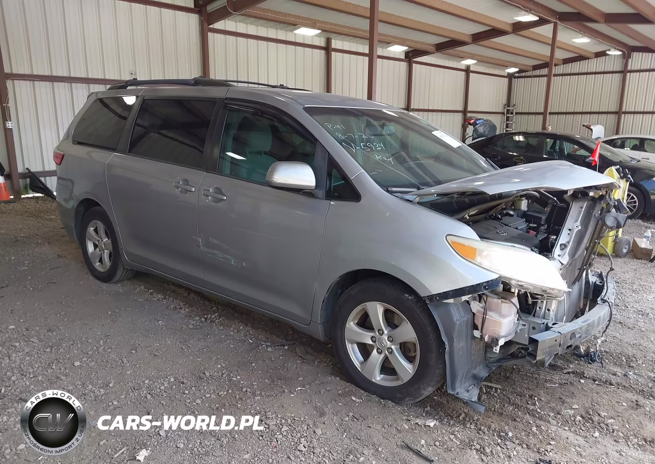 2015 Toyota Sienna Le 8 Passenger