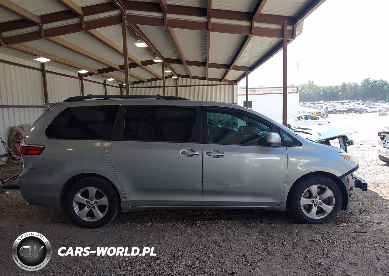 2015 Toyota Sienna Le 8 Passenger VIN:5TDKK3DCXFS535934 - 13