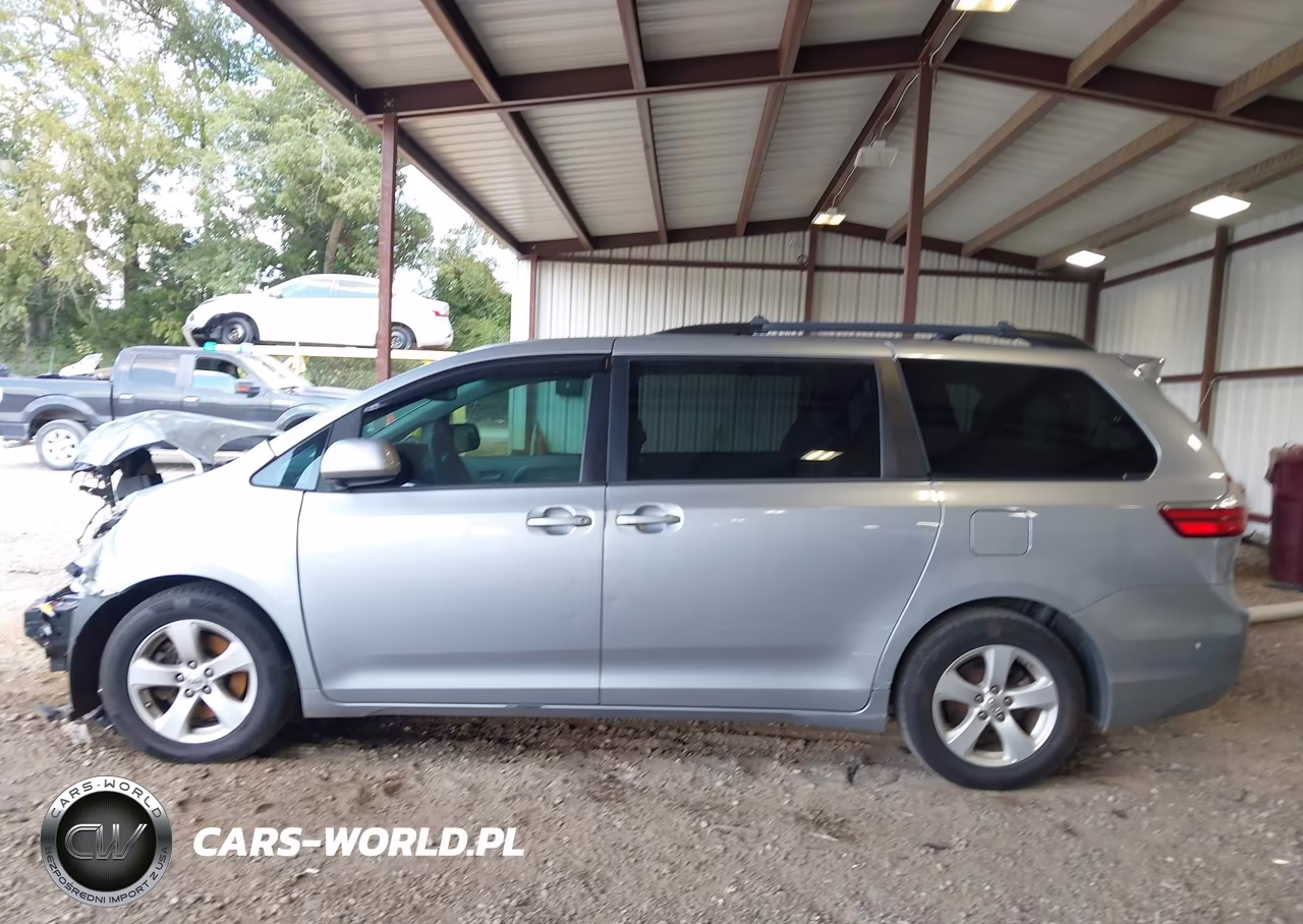 2015 Toyota Sienna Le 8 Passenger VIN:5TDKK3DCXFS535934 - 14