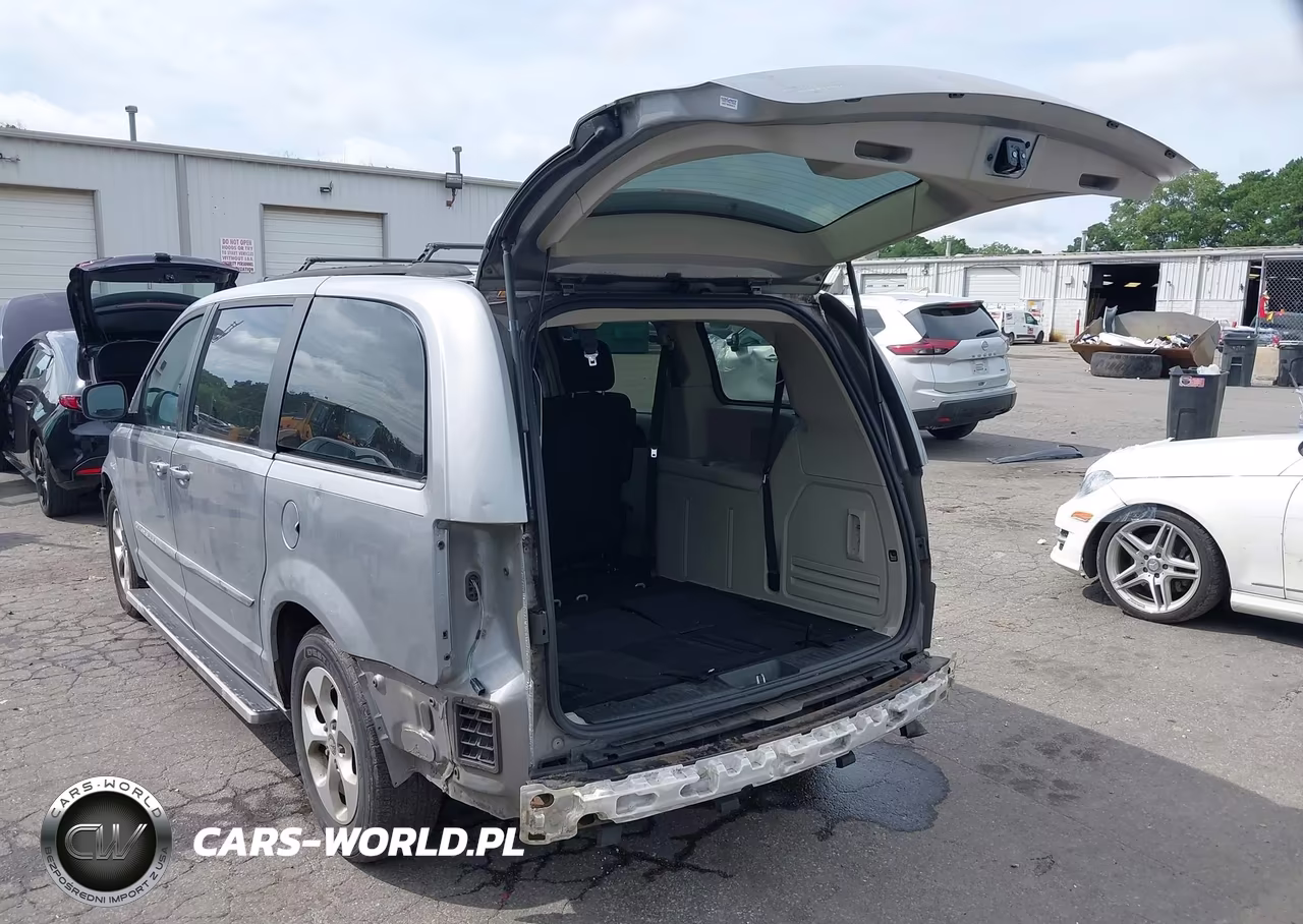 2013 Chrysler Town & Country Touring VIN:2C4RC1BG6DR661042 - 3