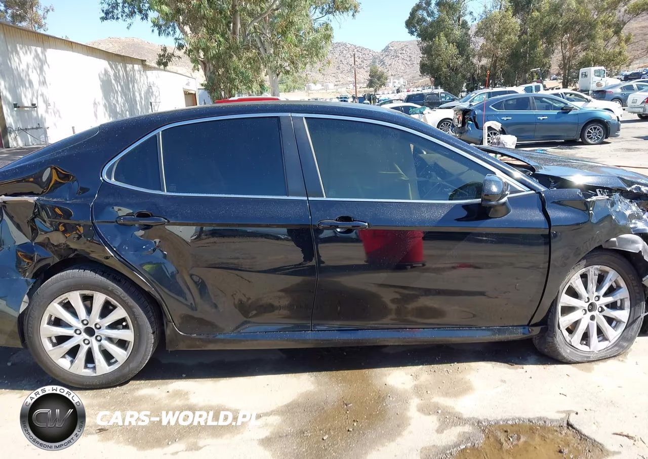 2018 Toyota Camry Le VIN:JTNB11HK6J3039737 - 13