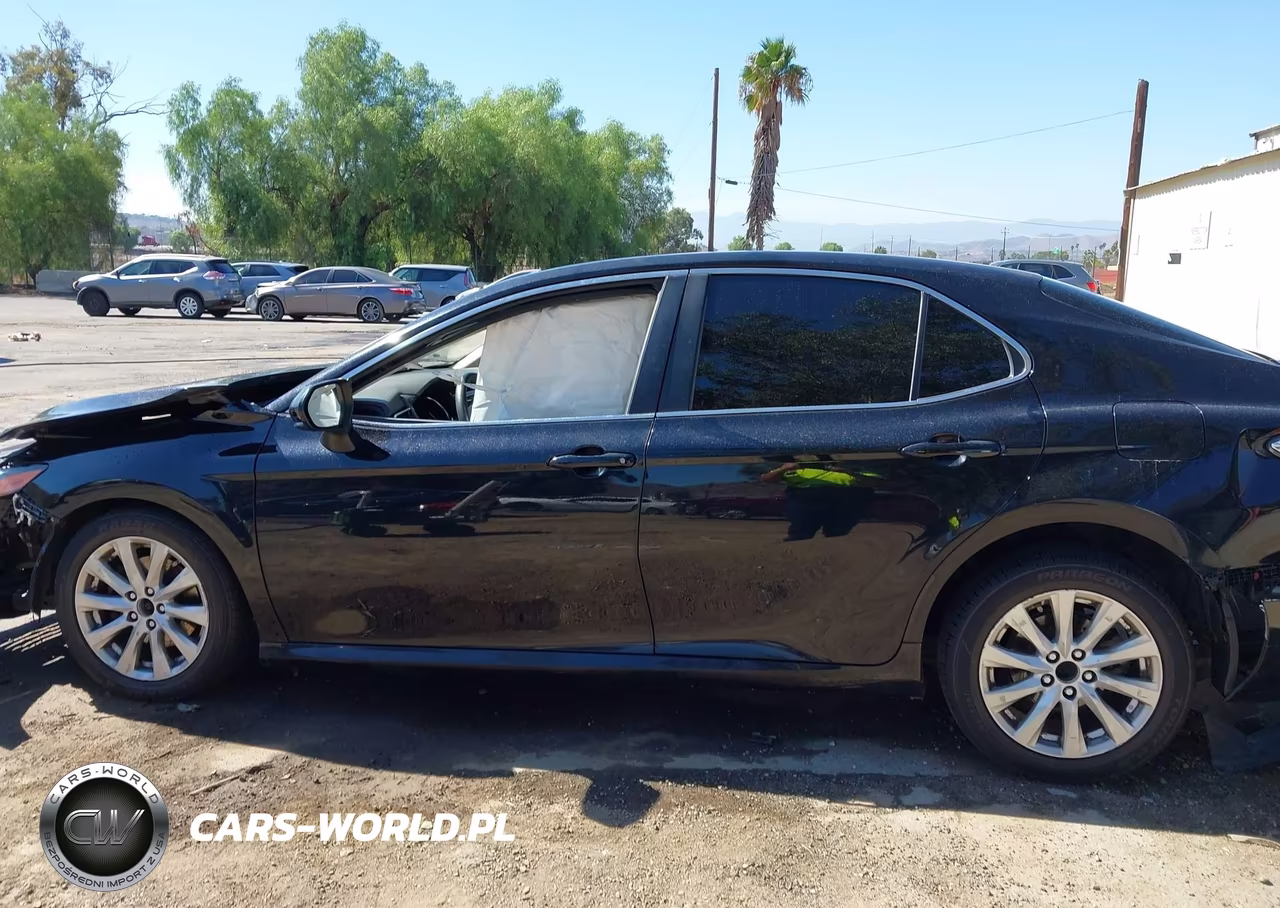 2018 Toyota Camry Le VIN:JTNB11HK6J3039737 - 14