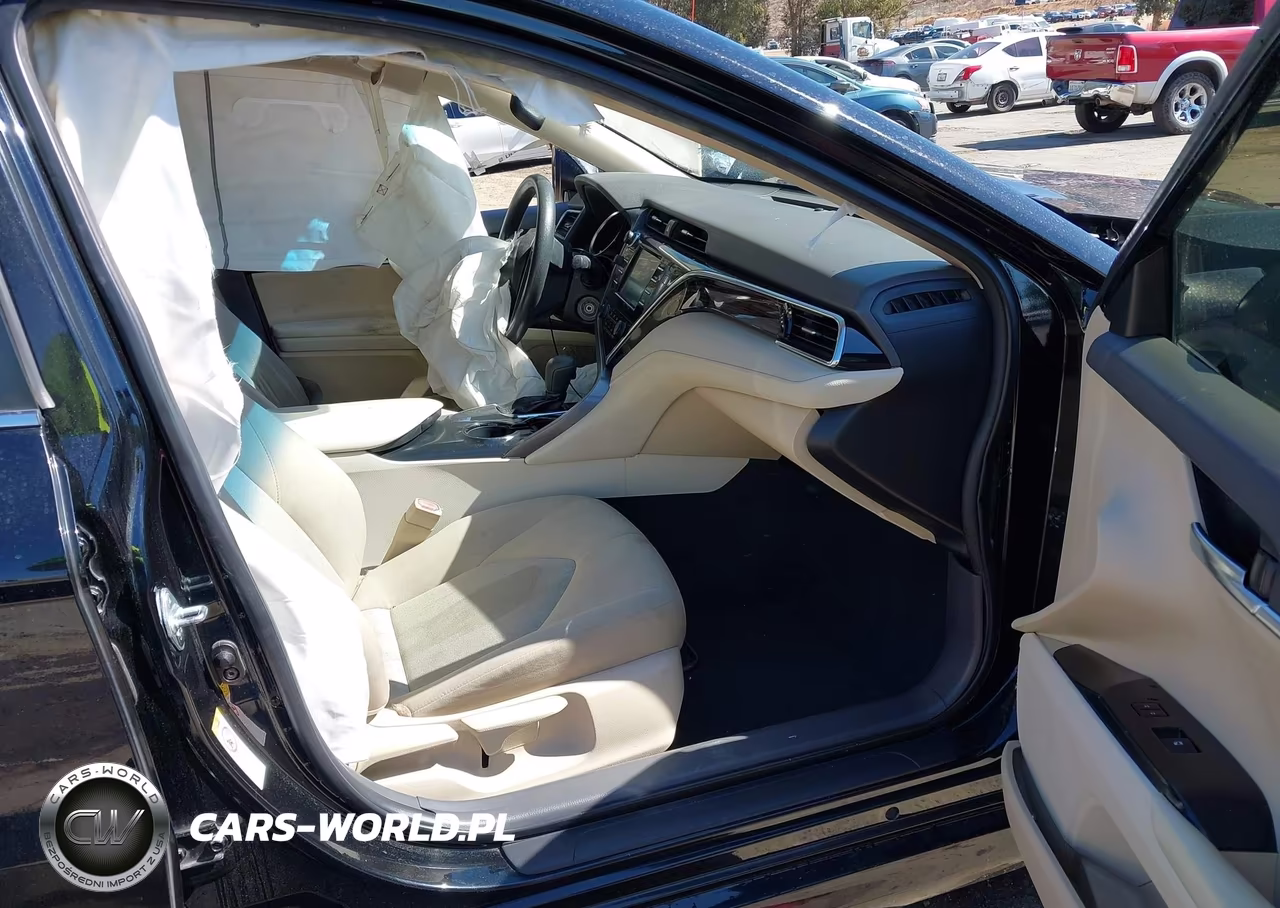 2018 Toyota Camry Le VIN:JTNB11HK6J3039737 - 5