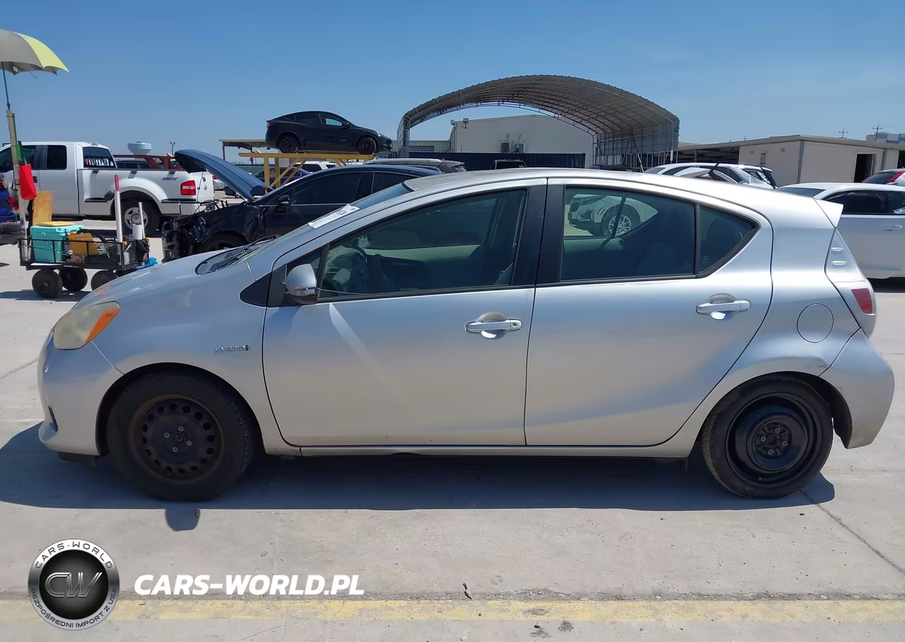 2013 Toyota Prius C One VIN:JTDKDTB34D1539484 - 14
