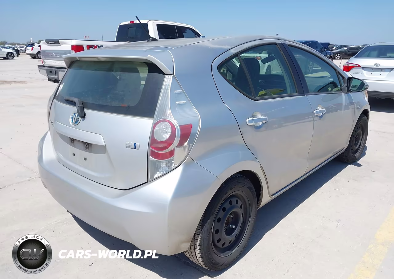 2013 Toyota Prius C One VIN:JTDKDTB34D1539484 - 4