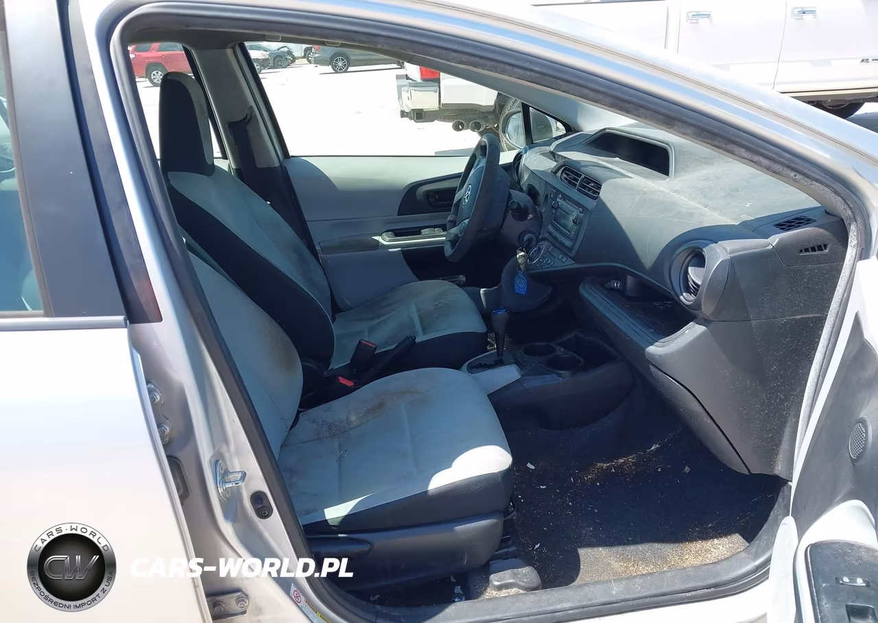 2013 Toyota Prius C One VIN:JTDKDTB34D1539484 - 5
