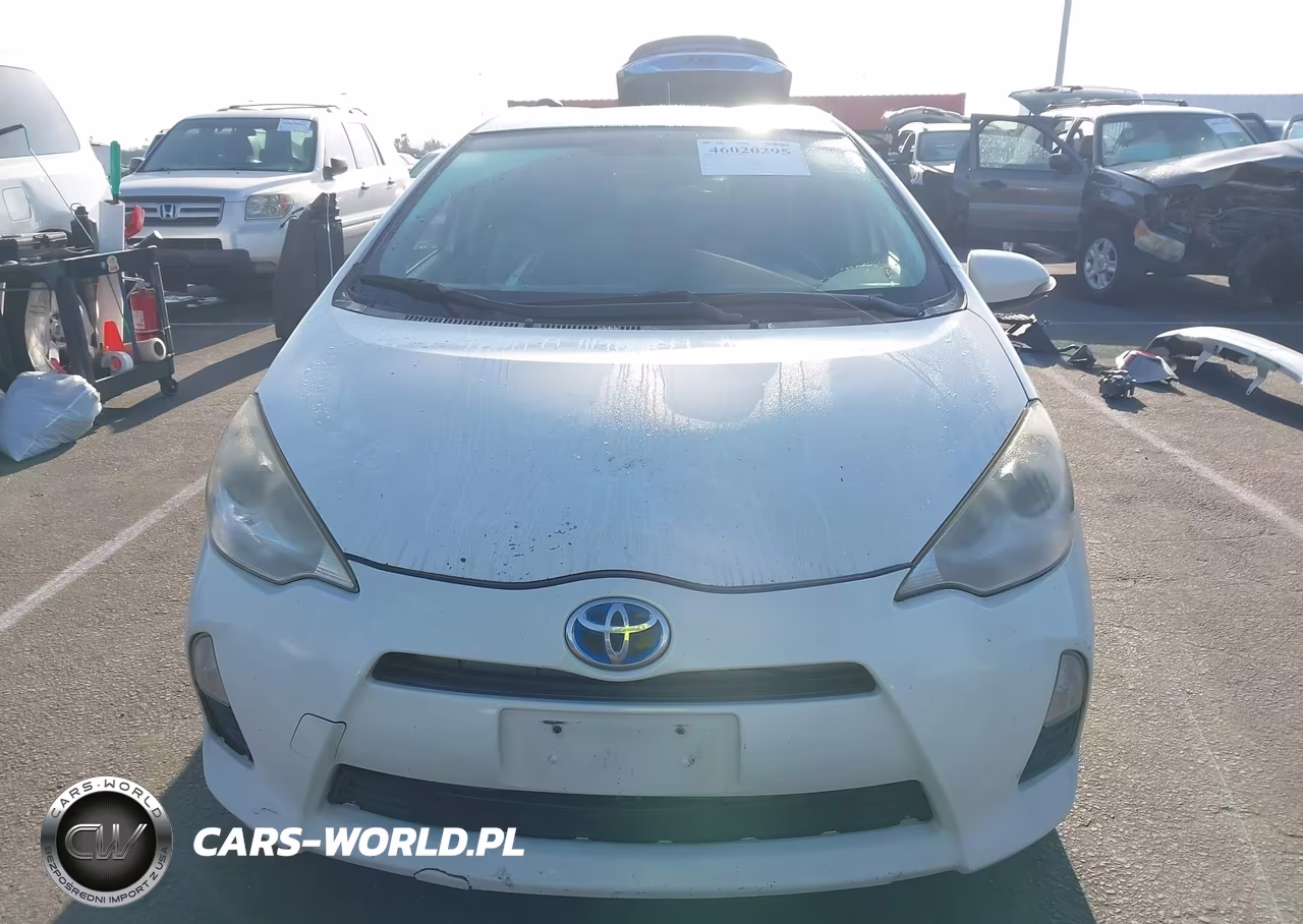 2014 Toyota Prius C One VIN:JTDKDTB31E1562772 - 13