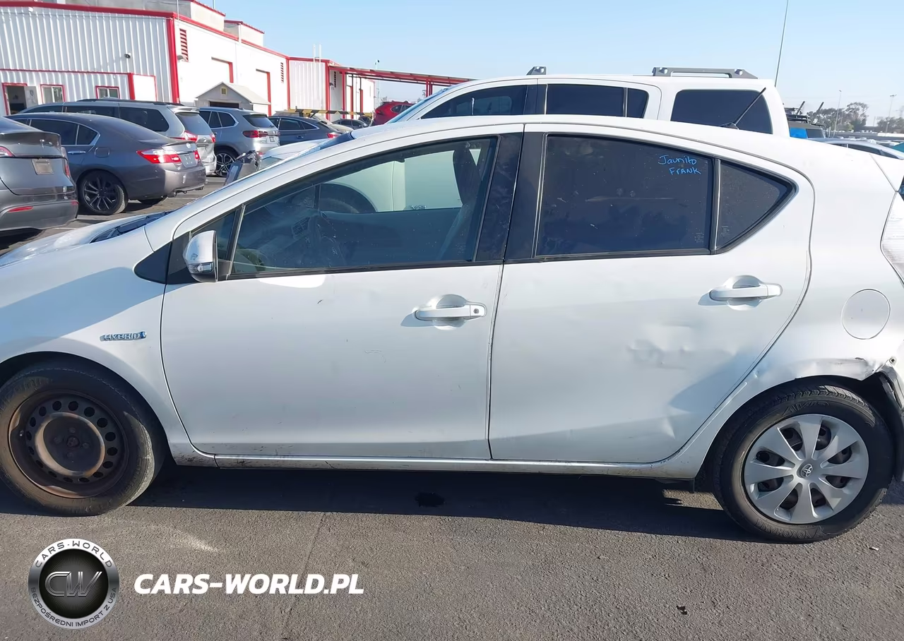 2014 Toyota Prius C One VIN:JTDKDTB31E1562772 - 15