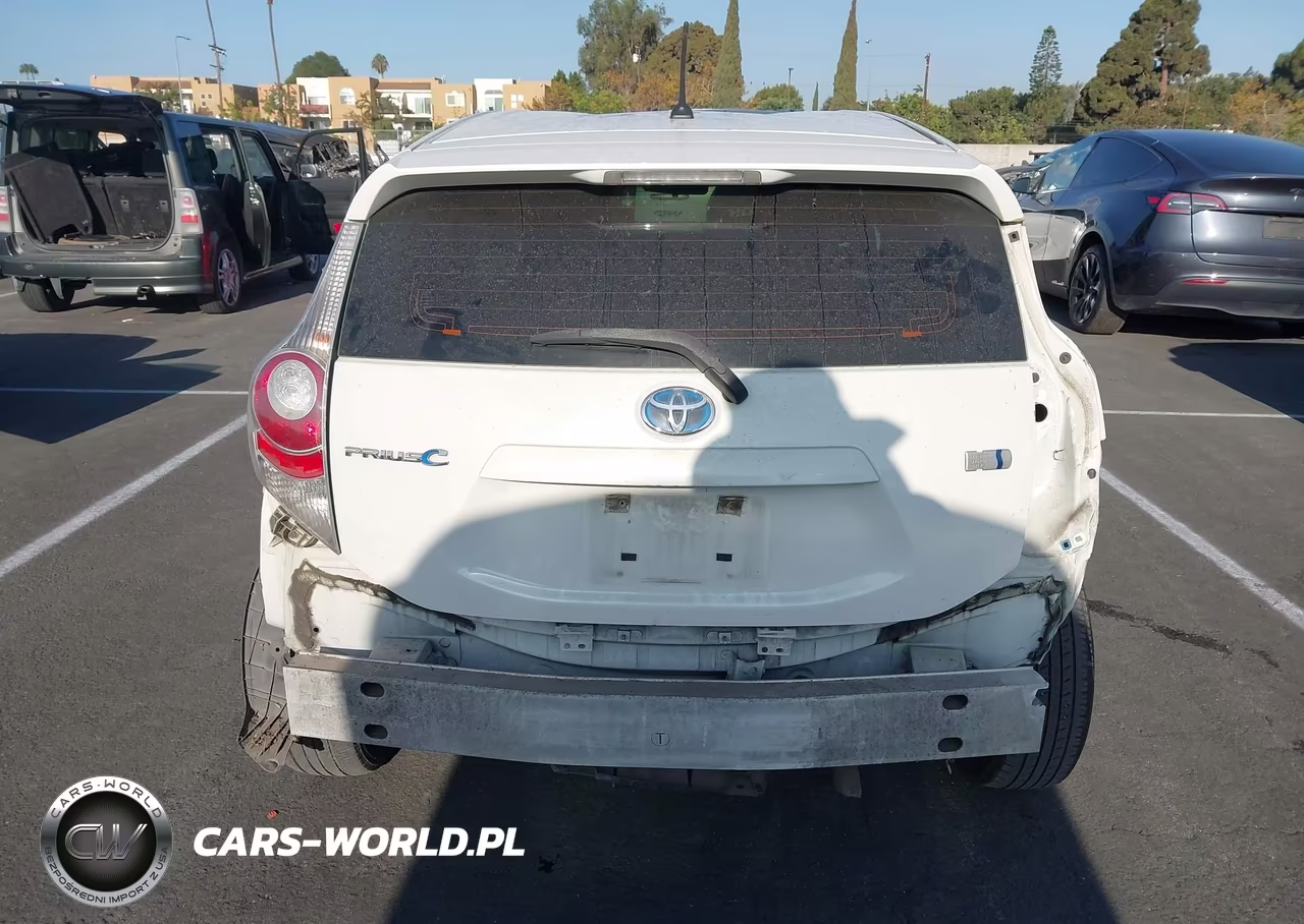 2014 Toyota Prius C One VIN:JTDKDTB31E1562772 - 17
