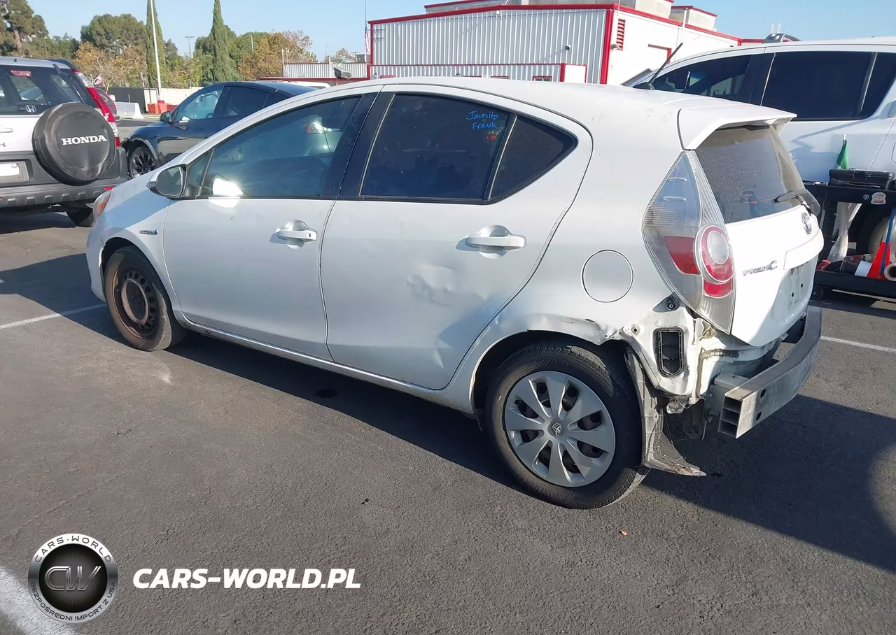 2014 Toyota Prius C One VIN:JTDKDTB31E1562772 - 3