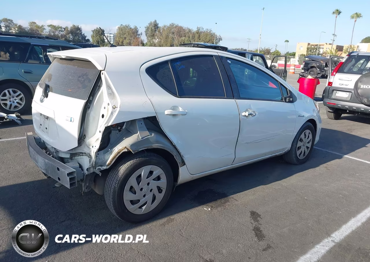 2014 Toyota Prius C One VIN:JTDKDTB31E1562772 - 4
