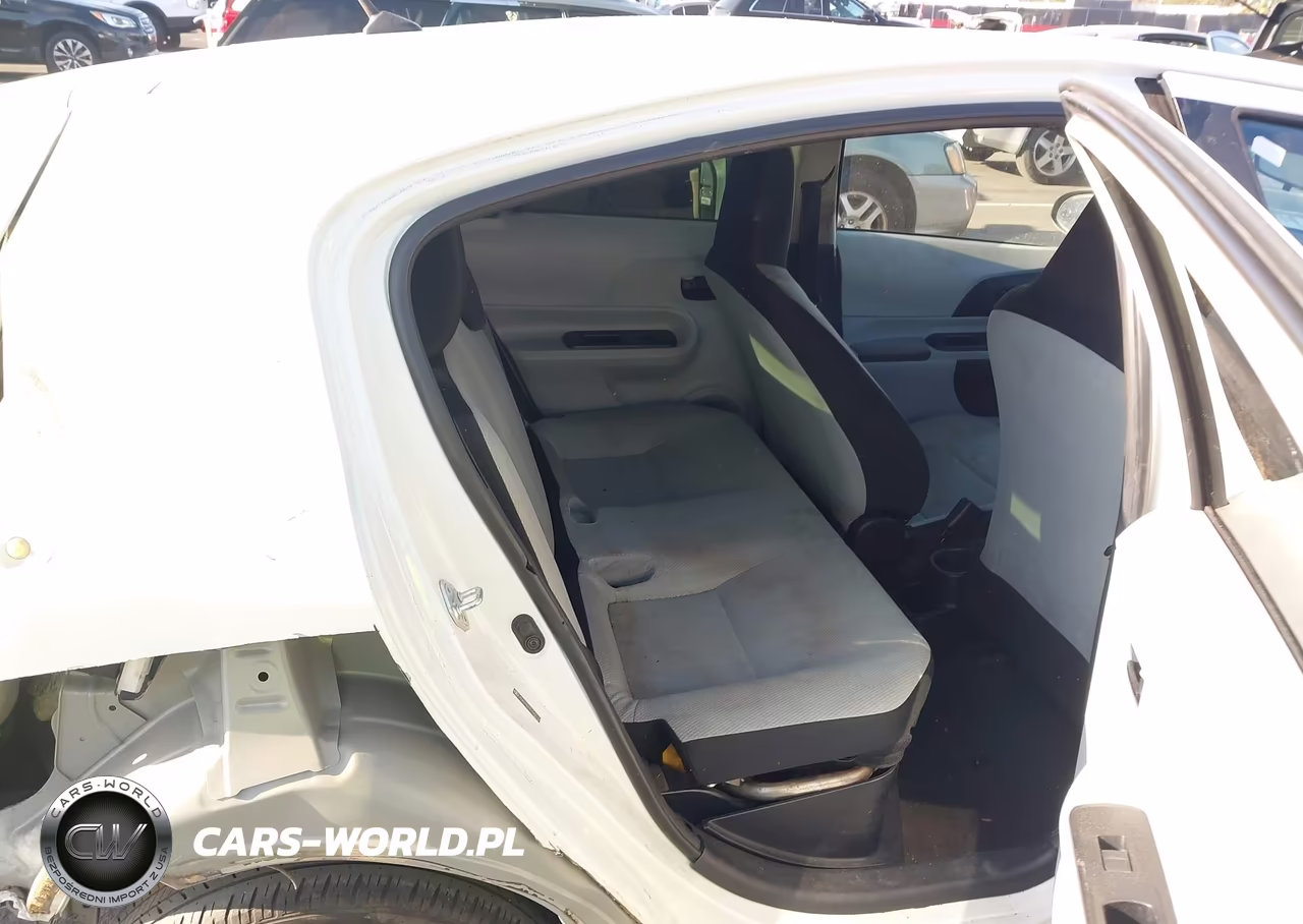 2014 Toyota Prius C One VIN:JTDKDTB31E1562772 - 8