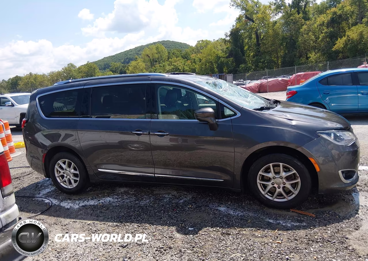 2020 Chrysler Pacifica Touring L VIN:2C4RC1BG2LR131844 - 13