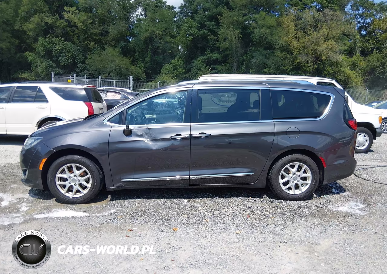 2020 Chrysler Pacifica Touring L VIN:2C4RC1BG2LR131844 - 14