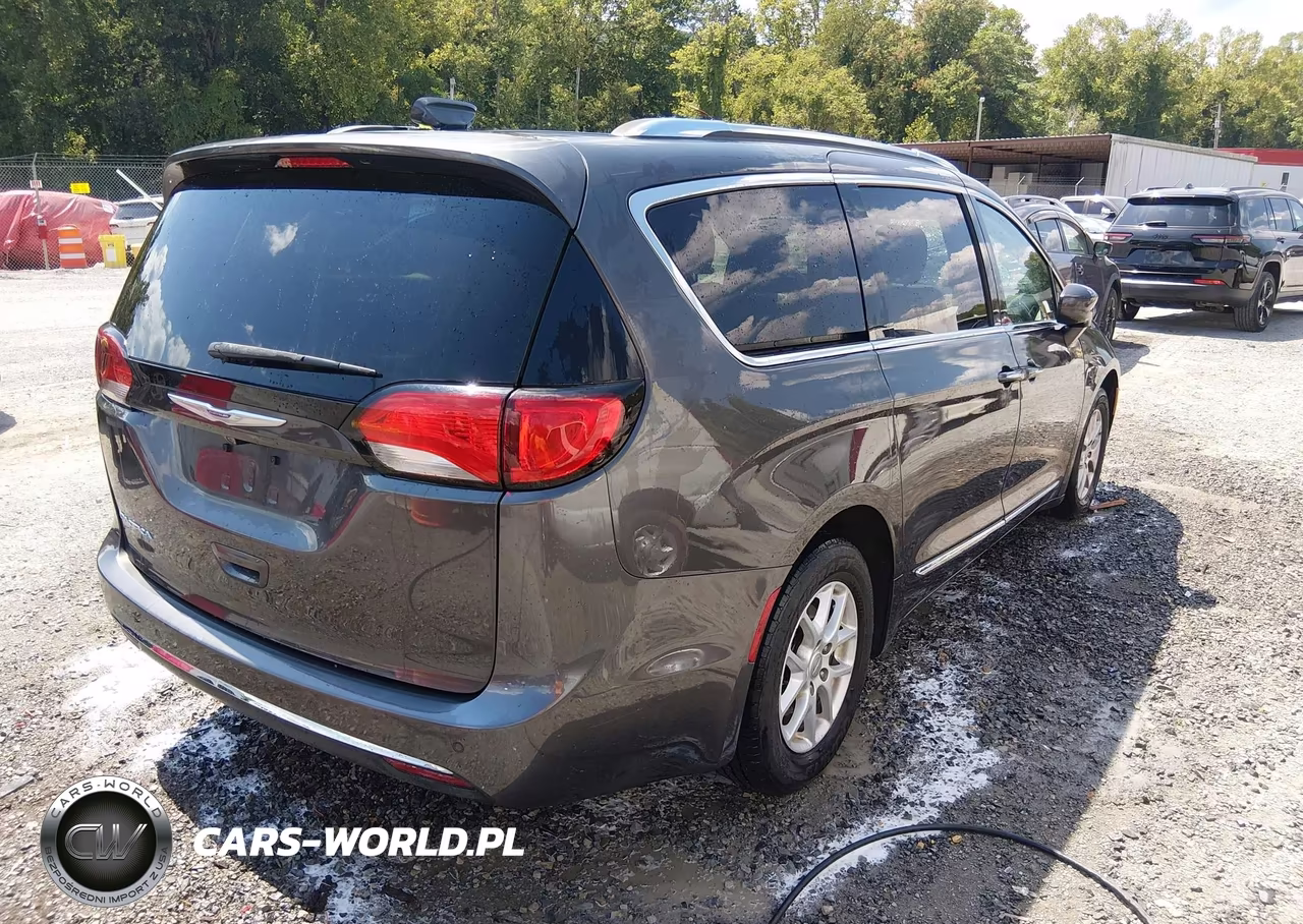 2020 Chrysler Pacifica Touring L VIN:2C4RC1BG2LR131844 - 4