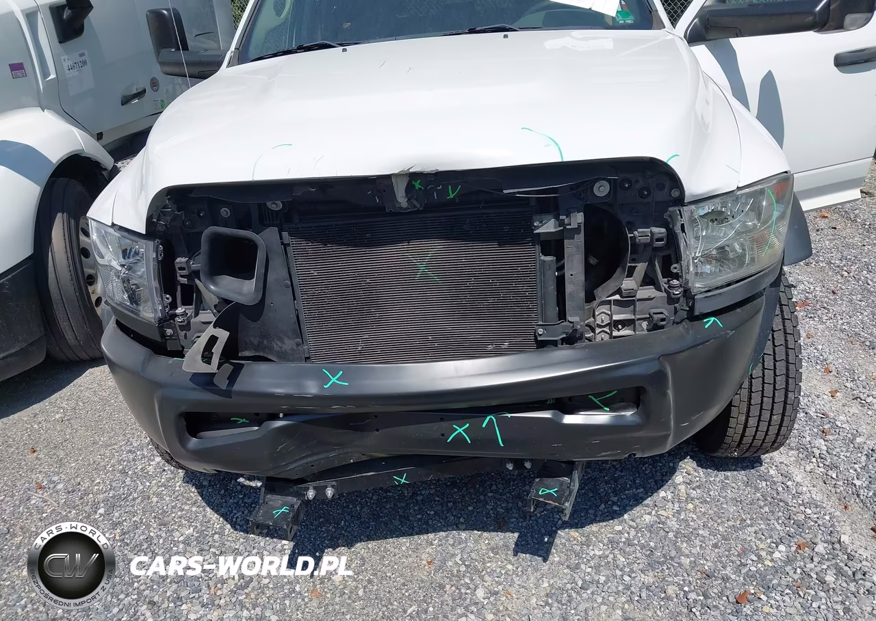 2018 Ram 5500 Chassis Tradesman-Slt-Laramie VIN:3C7WRNEL3JG122366 - 11