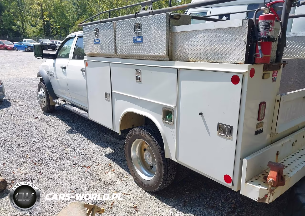 2018 Ram 5500 Chassis Tradesman-Slt-Laramie VIN:3C7WRNEL3JG122366 - 3