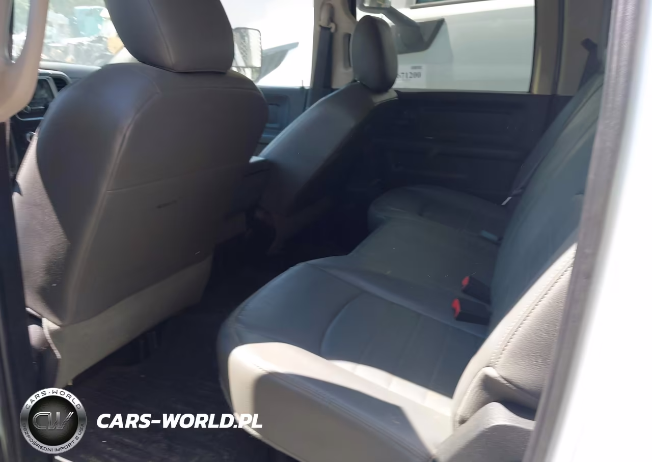 2018 Ram 5500 Chassis Tradesman-Slt-Laramie VIN:3C7WRNEL3JG122366 - 7