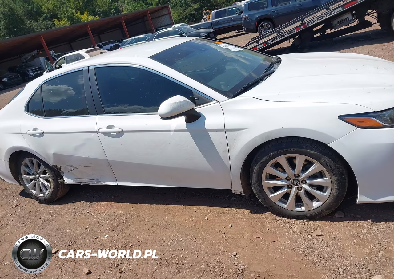 2019 Toyota Camry Le VIN:4T1B11HK9KU216776 - 13
