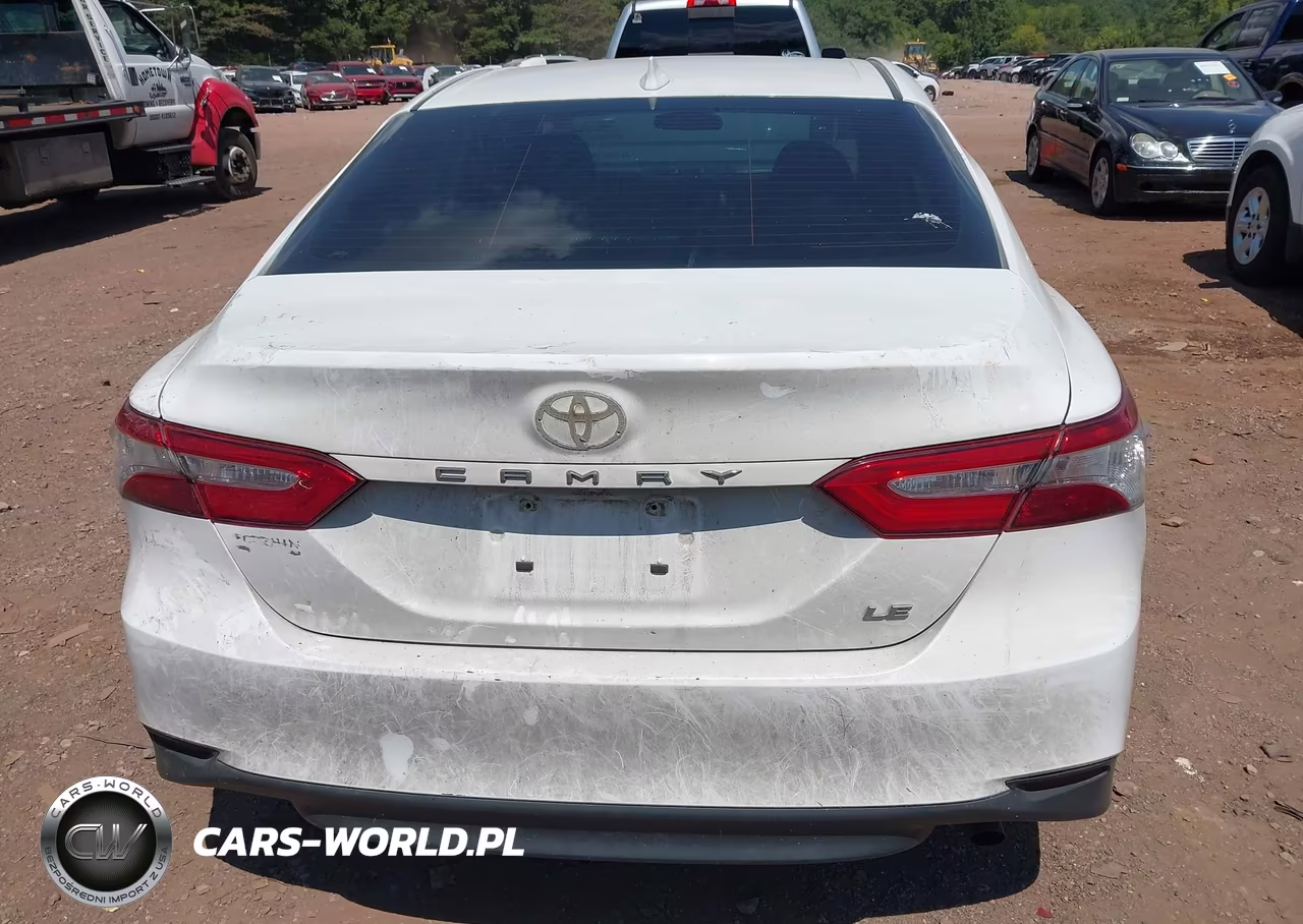 2019 Toyota Camry Le VIN:4T1B11HK9KU216776 - 16