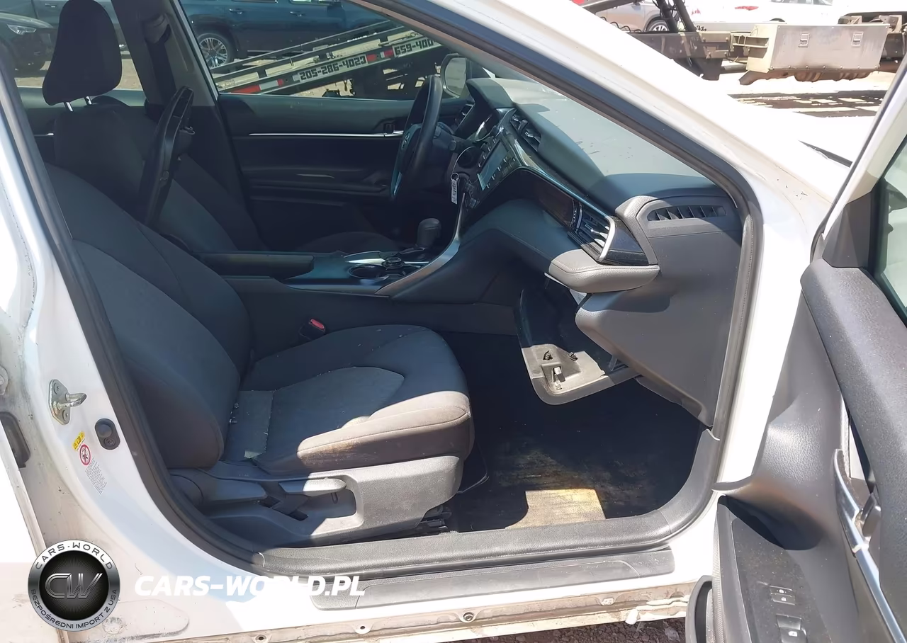 2019 Toyota Camry Le VIN:4T1B11HK9KU216776 - 5