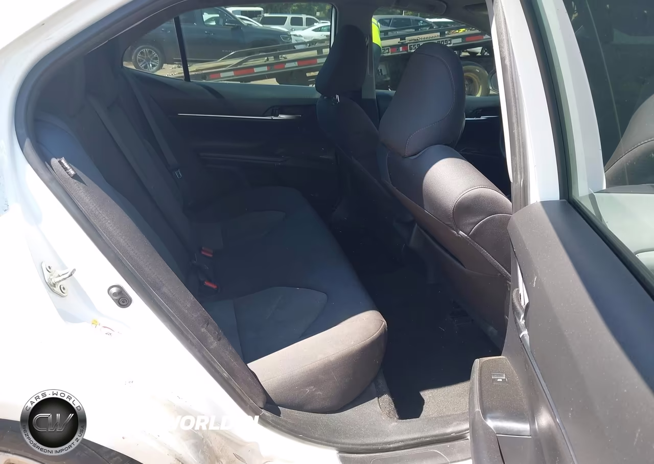 2019 Toyota Camry Le VIN:4T1B11HK9KU216776 - 8