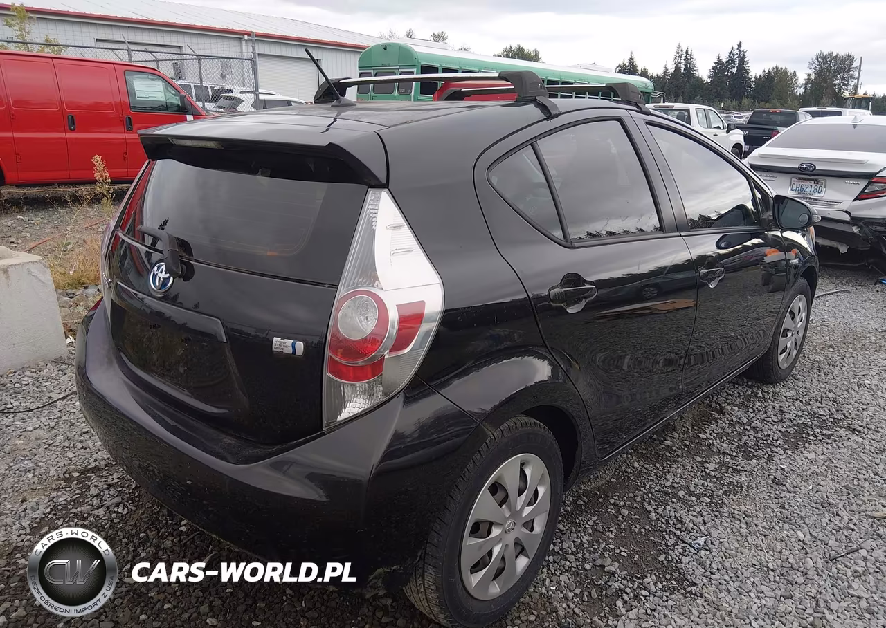 2014 Toyota Prius C Two VIN:JTDKDTB31E1569897 - 4