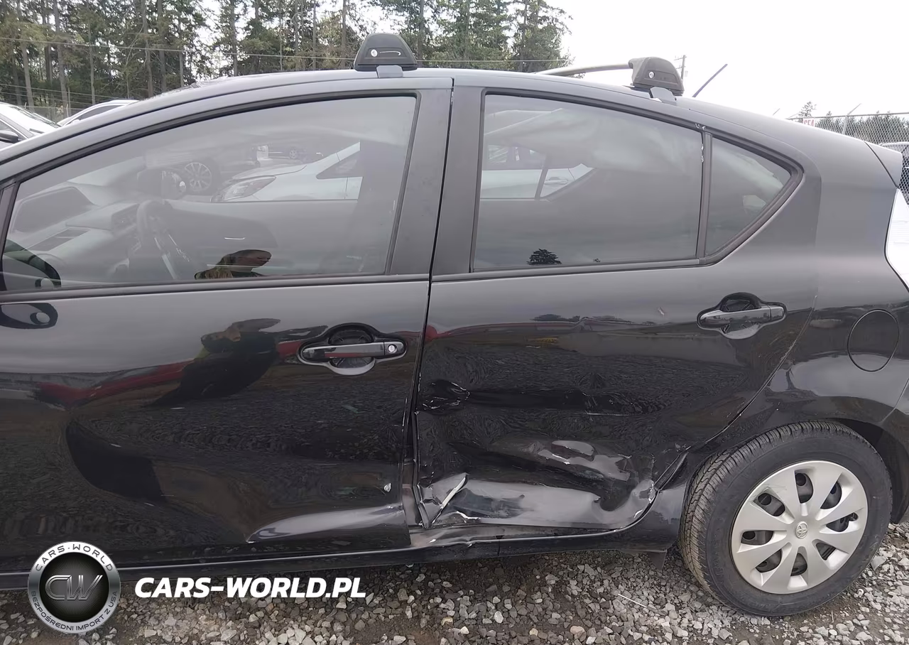 2014 Toyota Prius C Two VIN:JTDKDTB31E1569897 - 6