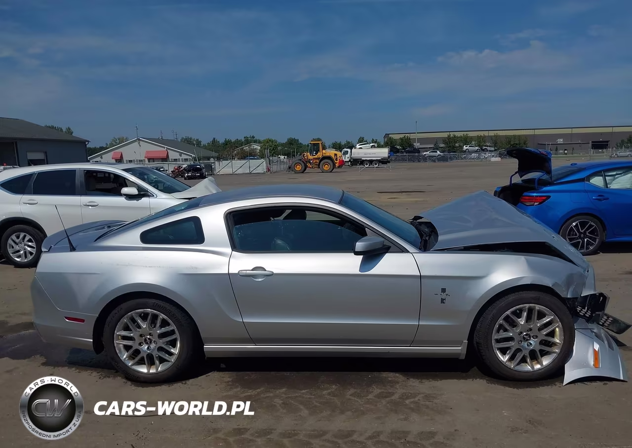2014 Ford Mustang V6 Premium VIN:1ZVBP8AMXE5277511 - 13
